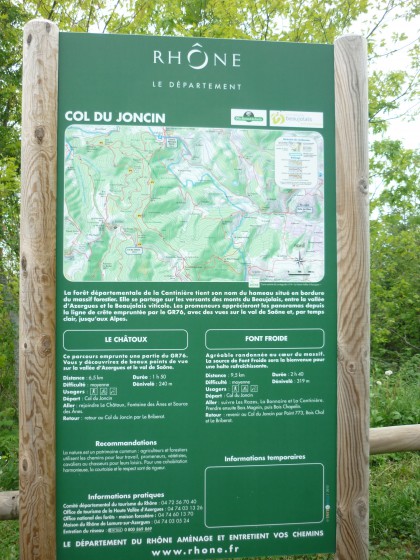 sur le parking du col
