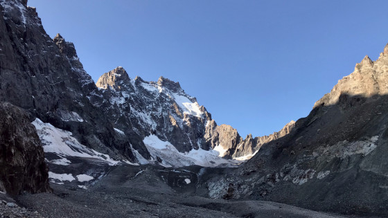 Sur le premier plateau au-dessus de la moraine droite du Glacier Noir supérieur