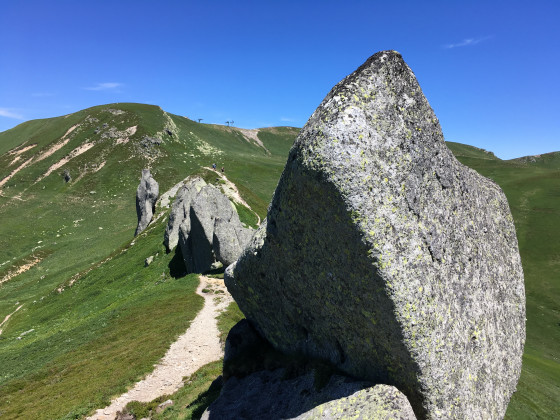 sur le sentier menant au Puy Gros