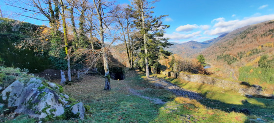 En direction de l\'entrée du château.