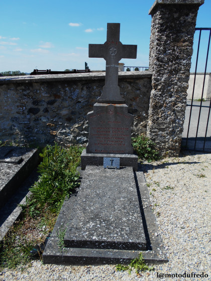 Tombe du Capitaine DENIS