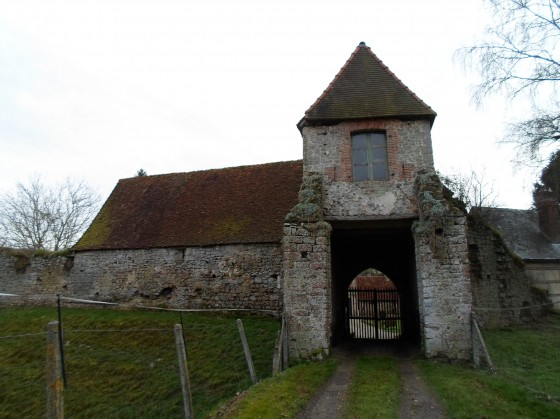 Tour-porche du château-fort .