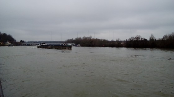 Trafic fluvial sur la Seine