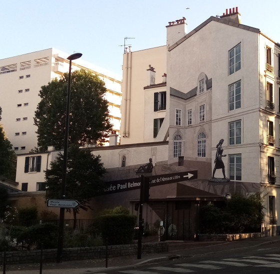 Trompe l'oeil indiquant le Mus&eacute;e Paul Belmondo