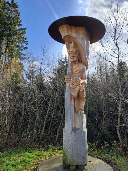 Tronc de bois sculpté
