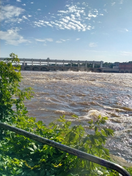 Tumulte de la Rivière-aux-Prairies en aval du barrage