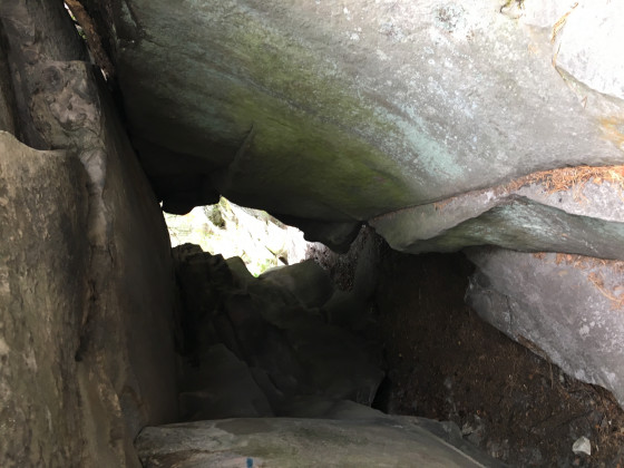 Tunnel naturel (lettre-repère O)