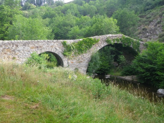 Un des nombreux ponts sur le Sandron