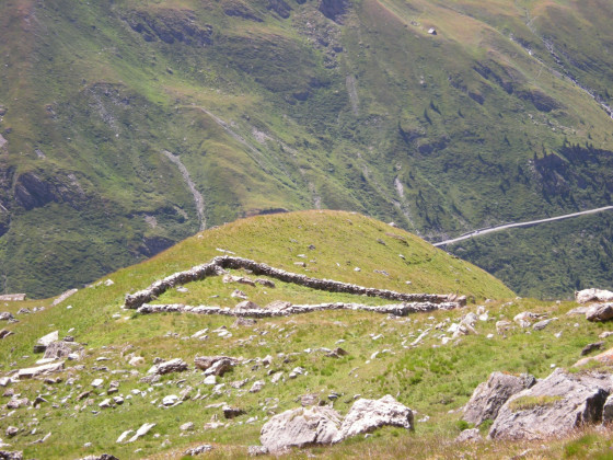Un enclos de pierres sèches Un enclos de pierres sèches