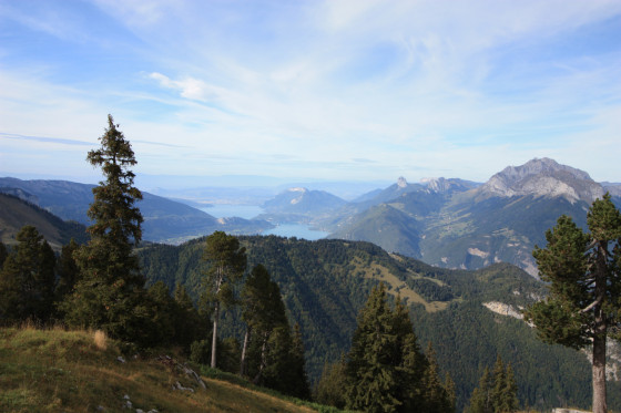 Une autre vue sur le lac d'annecy