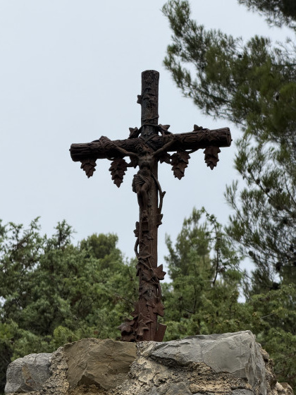 Une croix en hommage aux vignerons