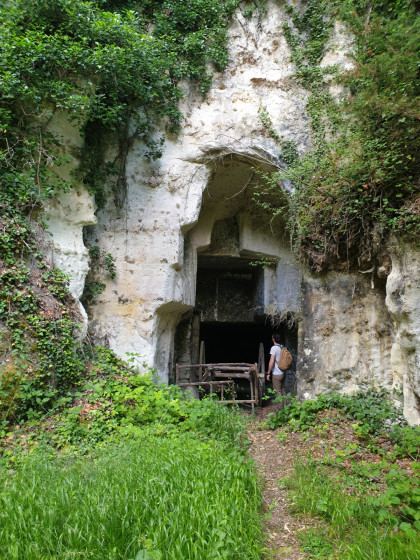 Une des caves d'extraction du tuffeau