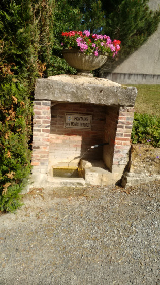 Une des dix fontaines d\'Etoges