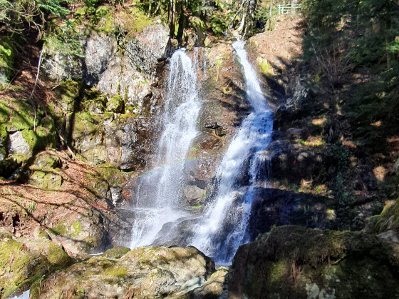 Une des nombreuses cascade le long de la montée