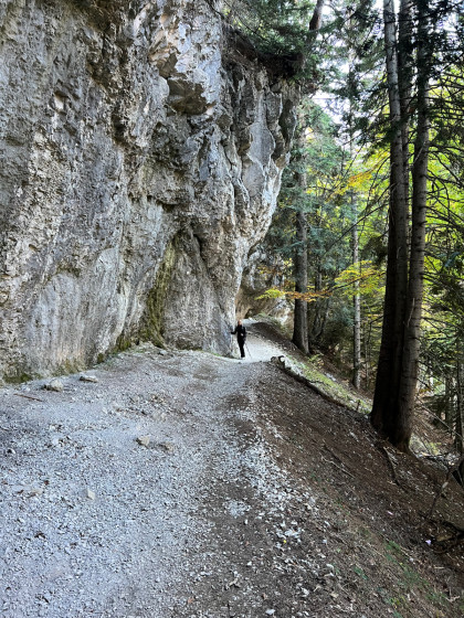 Une des nombreuses corniches