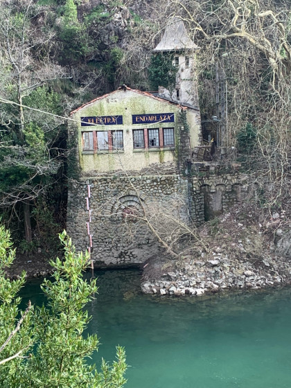 Une &eacute;trange ancienne usine &eacute;lectrique