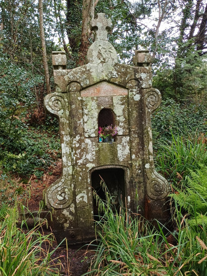 Une fontaine au détour du chemin !