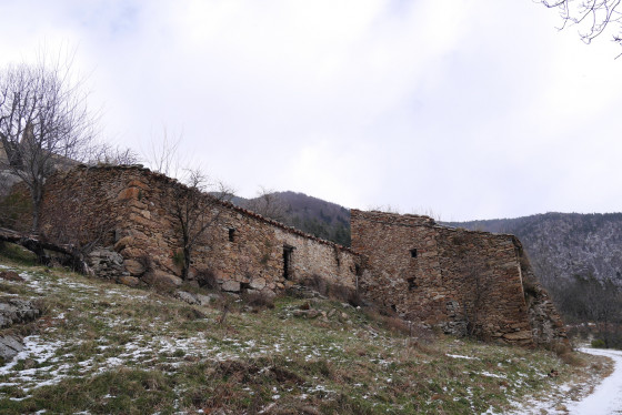 Une grande habitation abandonnée
