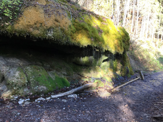 Une petite chute d\'eau en mousse