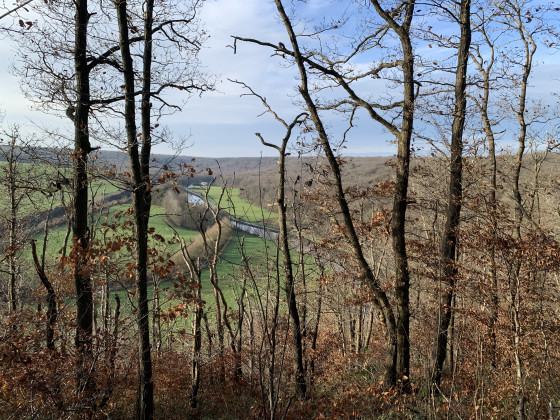 Une vue pittoresque sur la vall&eacute;e de la Sambre
