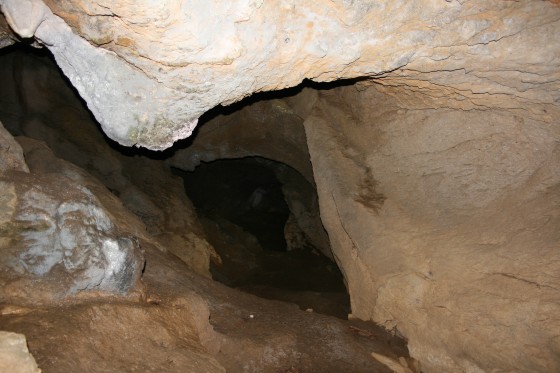 5- Vers l\'intérieur de la Crèque Noèle