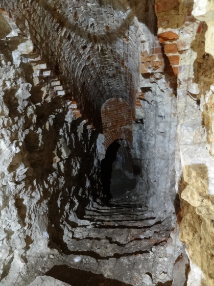 Vers les souterrains du Ch&acirc;teau
