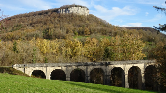 Viaduc et falaise de la Br&egrave;me