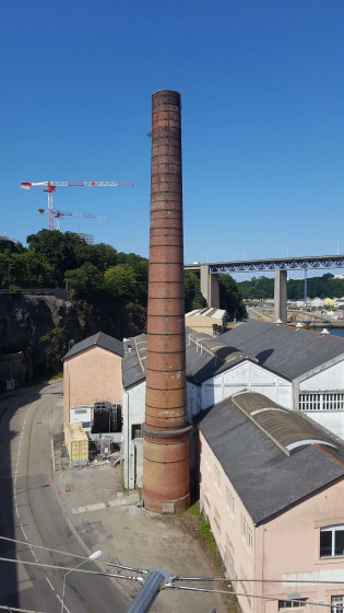 Vieille cheminée en brique dans l\'Arsenal