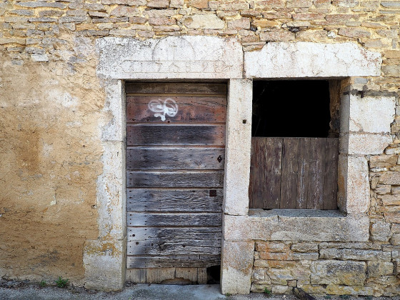 Vieille porte à Cussey-sur-Lison