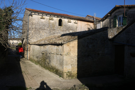 Vieux bâtiment avec ses pigeonniers