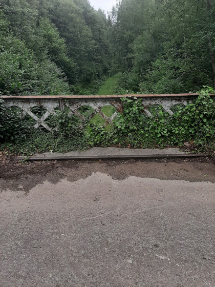 Le pont des sept évoyes (voies) au dessus de l\'ancienne ligne de chemin de fer Florennes-Walcourt