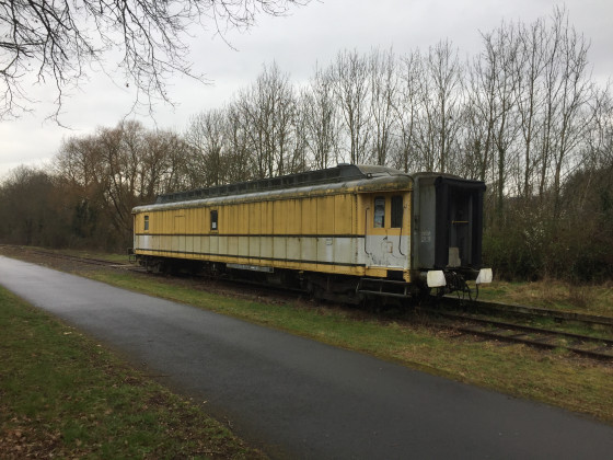 Vieux wagon à l'ancienne gare du pont du Coudray