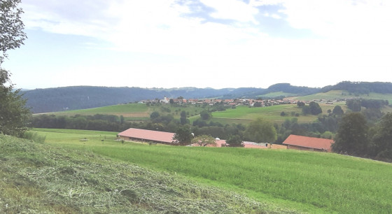 Village de Bourrignon vu par dessus ferme Le Mont