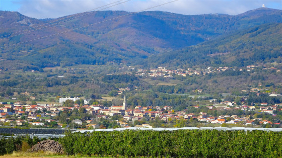 Villages au pied du Pilat.