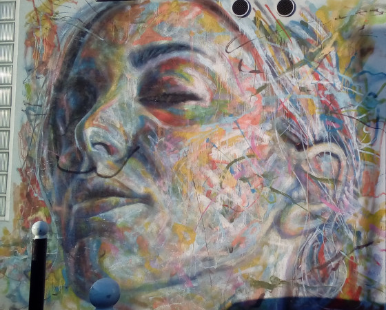 Visage féminin bariolé Visage féminin bariolé