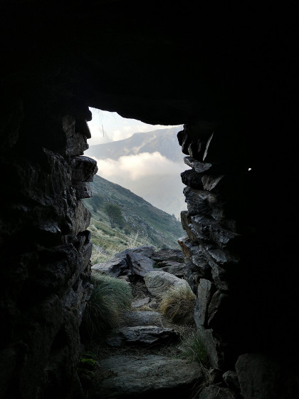 Vue de l\'abri des trois seigneurs (Orri)