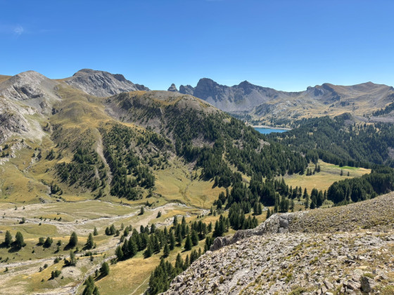 Vu sur le Lac d'Allos et le Plateau du Lausson