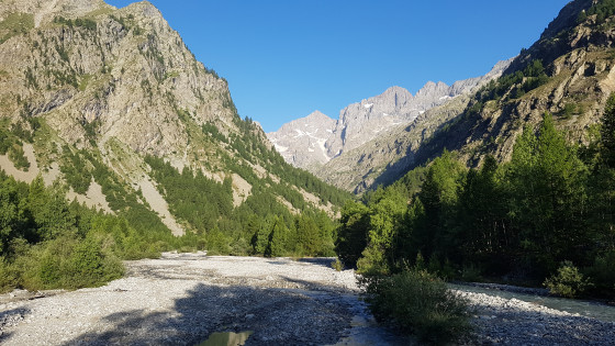 Vue au départ du parking d\'Entre les Aigues