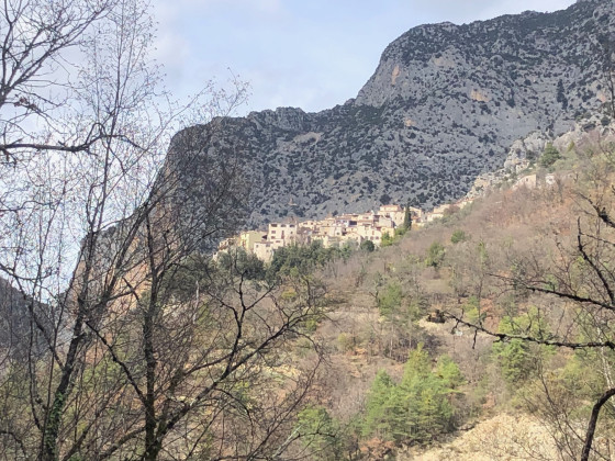 Vue d\'Aiglun depuis l\'Estéron
