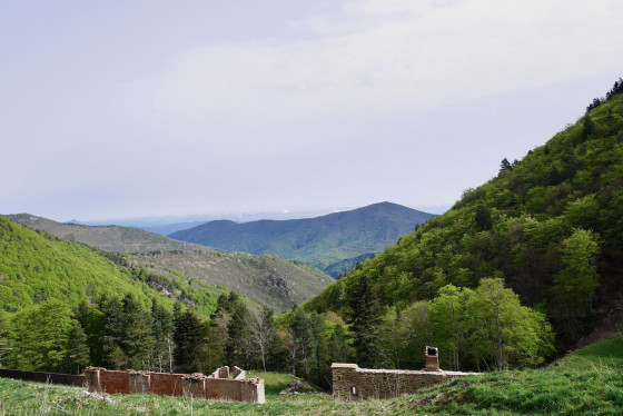 Vue de certains bâtiments des anciennes mines de fer