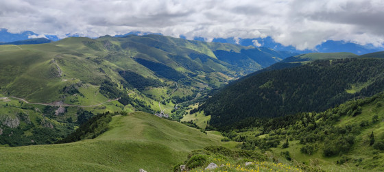 Vue de la valée de La Neste d'Oueil depuis la crête