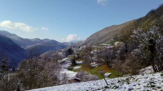 Vue de la vall&eacute;e en direction de Lassale