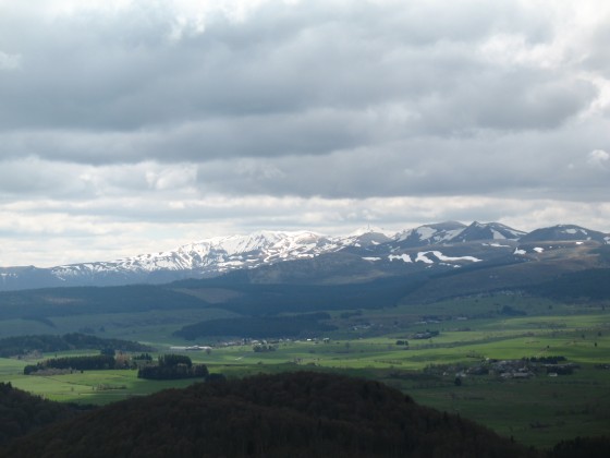 Vue sur les Monts Dore depuis le Puy de Lassolas