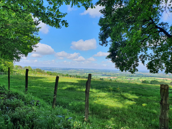 Vue depuis la crête de Crennes-sur-Fraubée