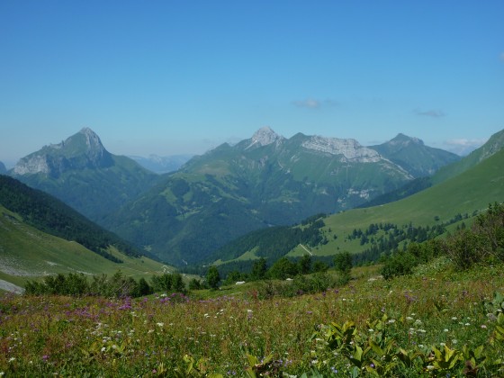 Vue depuis le col en direction du chalet des Abrets