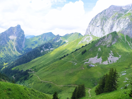 Vue depuis le sentier balcon entre le col de Resse et de Vernaz.