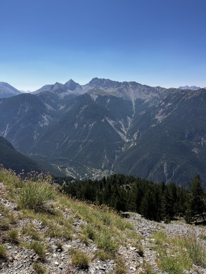 Vue depuis le sentier militaire vers Le Fort de l’Infernet