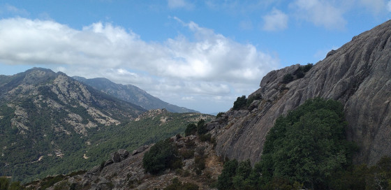Vue depuis les dalles rocheuses