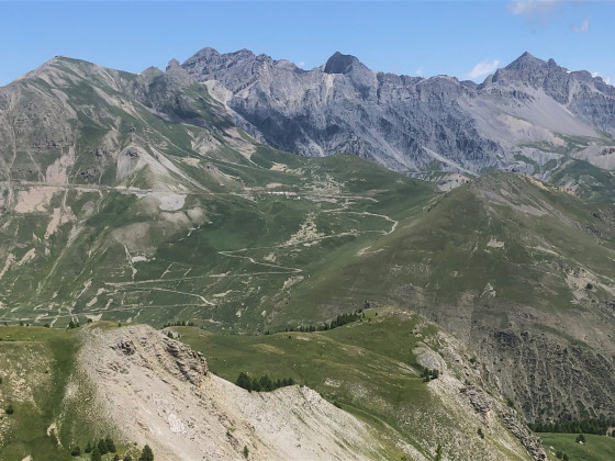Vue du col des fourches depuis la Crête de la Blanche