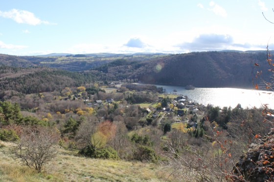 Vue du lac Chambon du Rocher de l\'Horloge